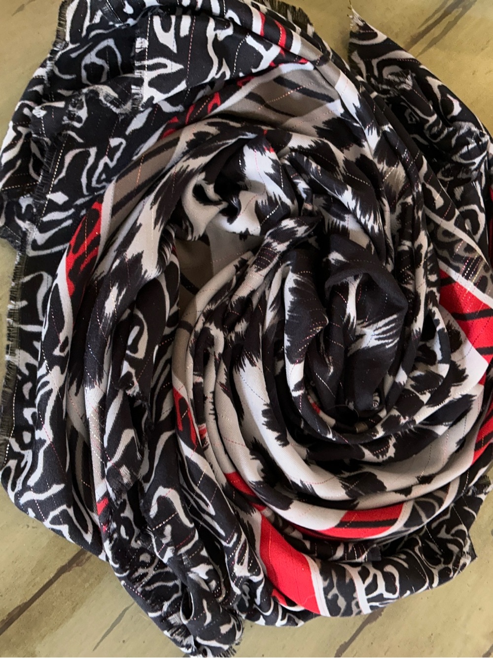 Chic Animal-Print Scarf with Red Accent 36“ x 36“ by limited express - Picture 3 of 7